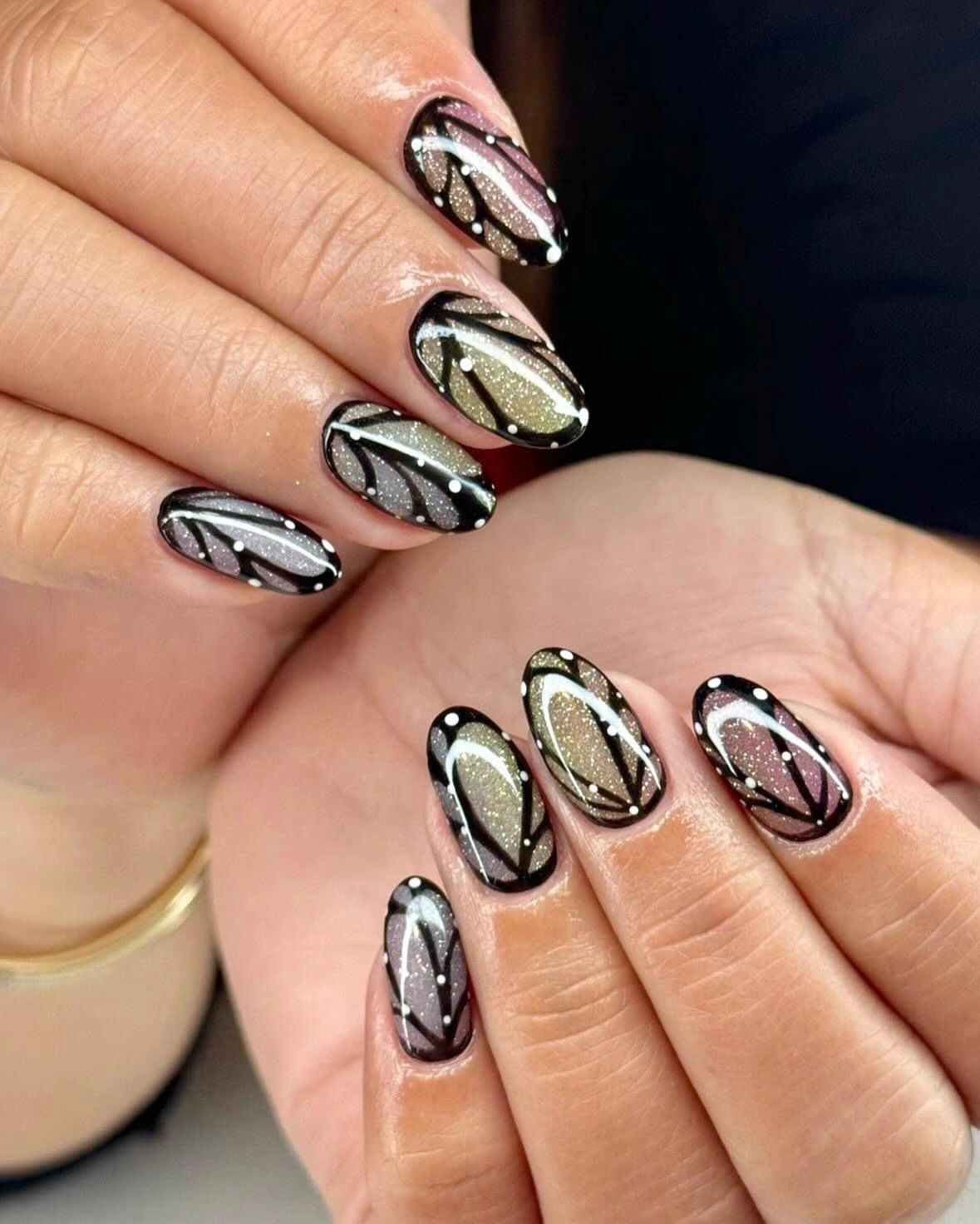 Dark nail art