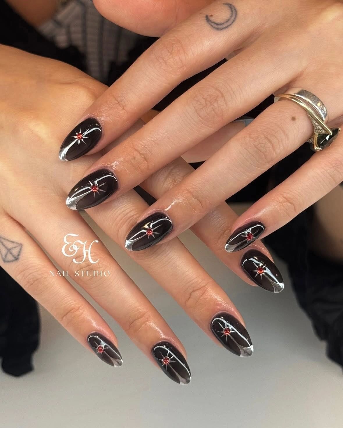 Dark starburst nails