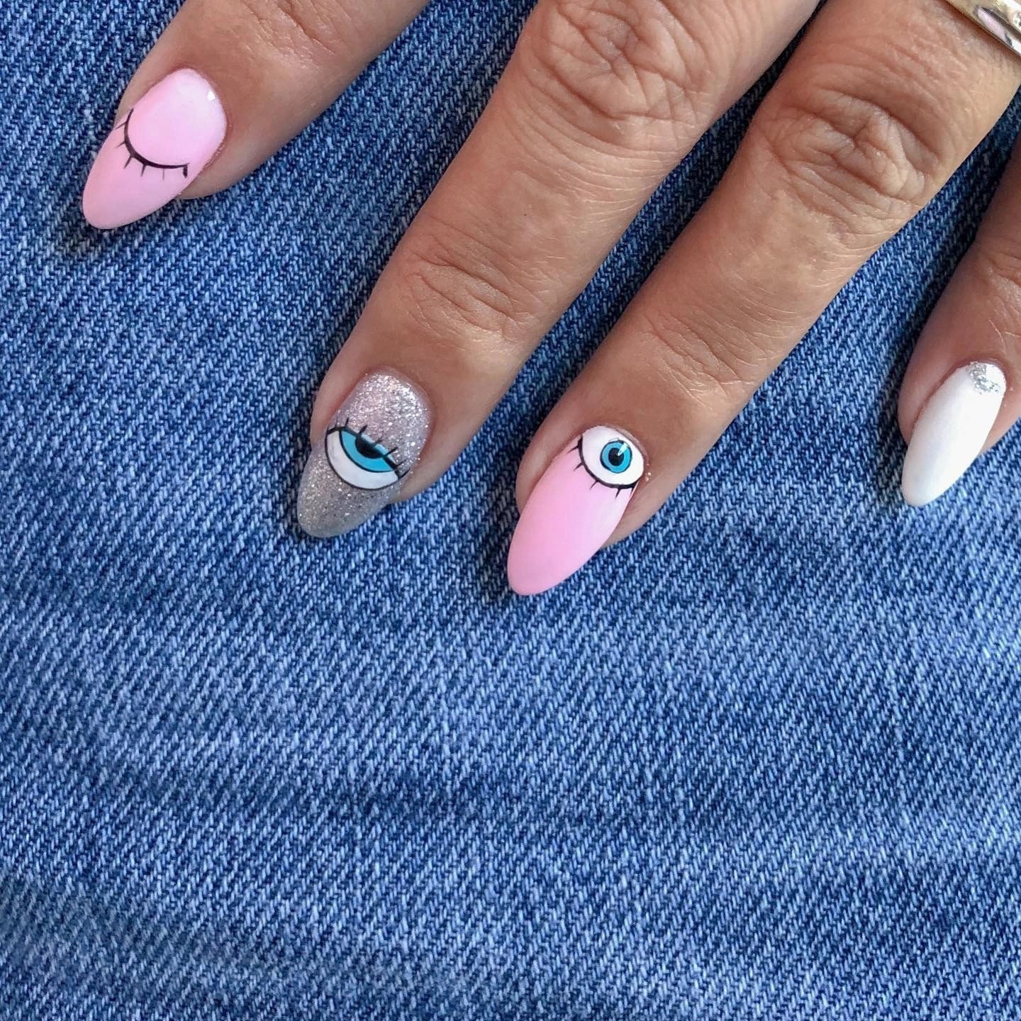 Eye art pink glitter nails