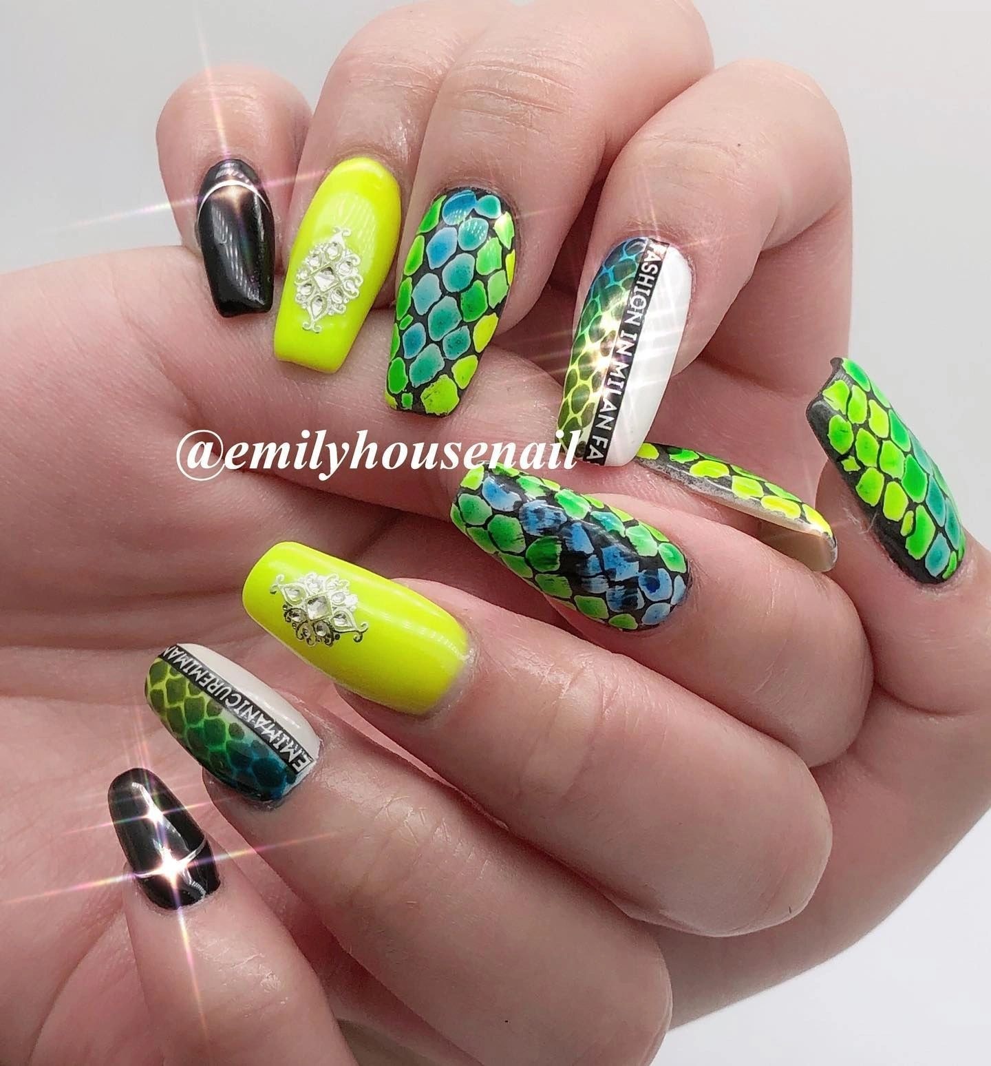 Line art hearts and flowers nails